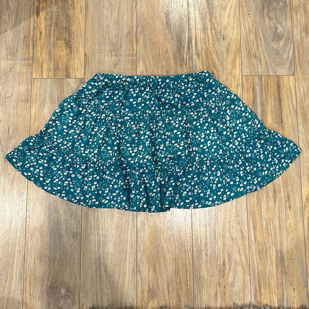 green floral shein skirt size small (never worn)